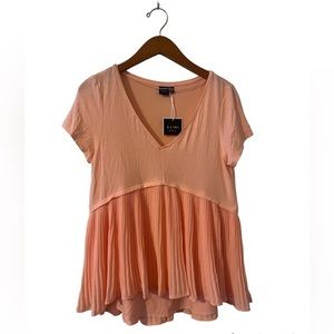 NWT KAARI BLUE PLEATED PEACH COLORED BABY DOLL TOP‎